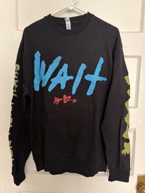 official concert swag ⚫️ Crewneck Sweater w/ 🔵 ‘WAIT ' Script, 📍❤️ Accent